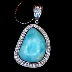 Laremat diamond custom made pendant white gold